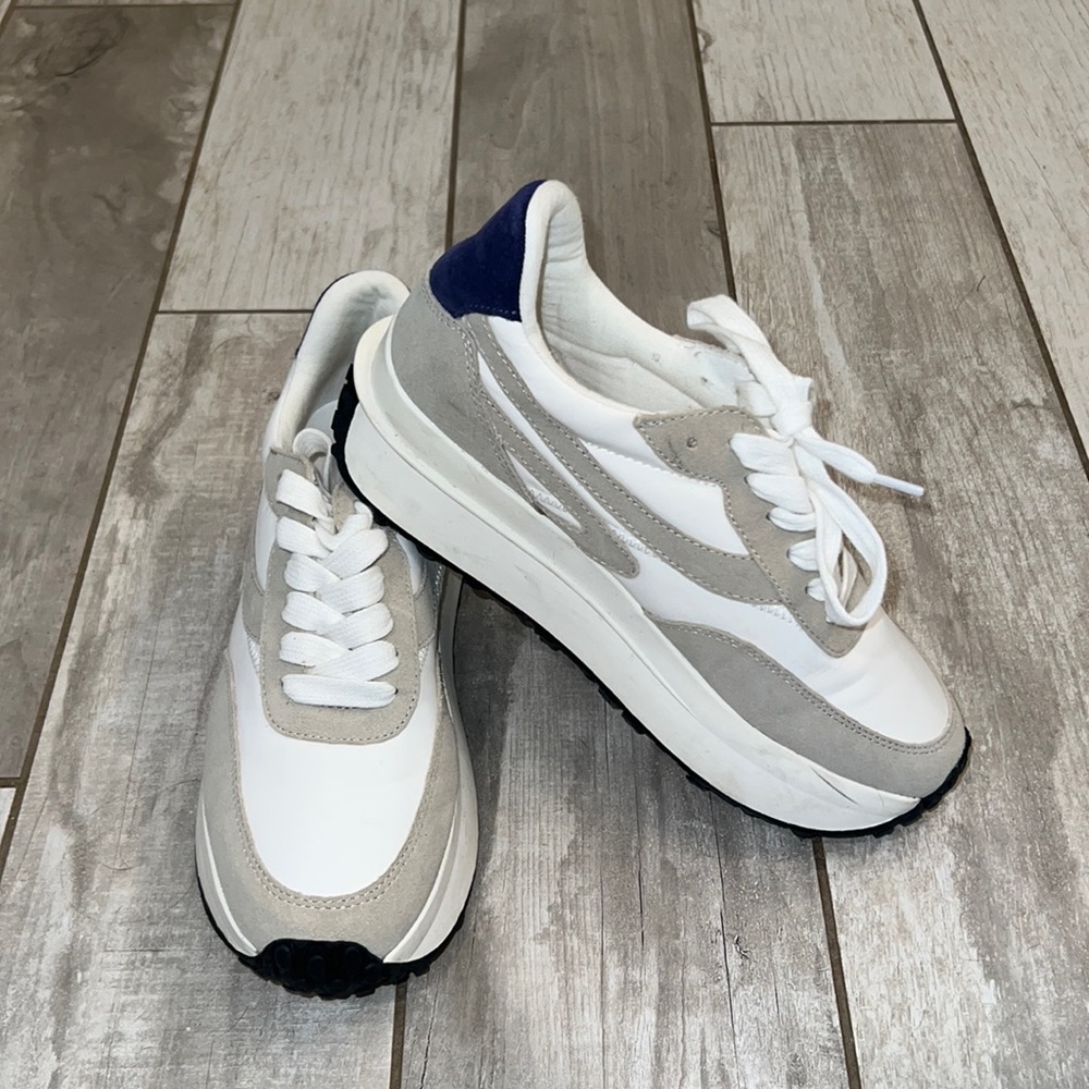 Steve Madden platform tennis shoe